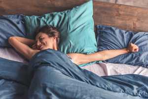 A pihentető alvás titka: Az évszakok változása nem csak az alvási szokásainkat